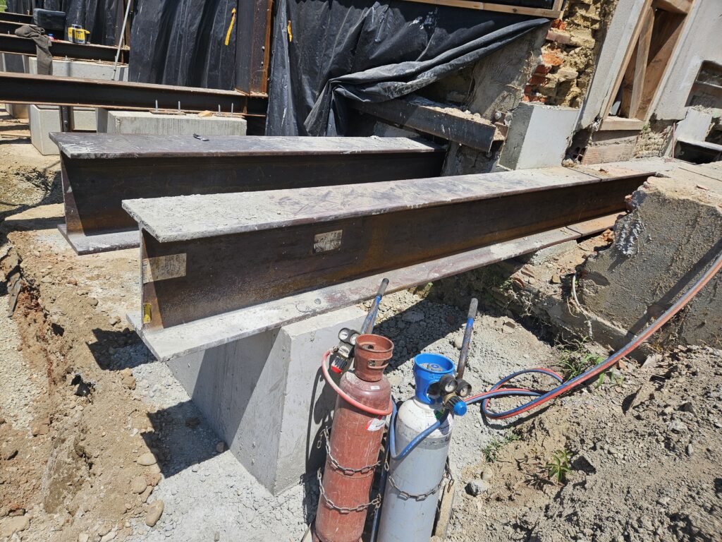 Renforts sous la structure de l'école